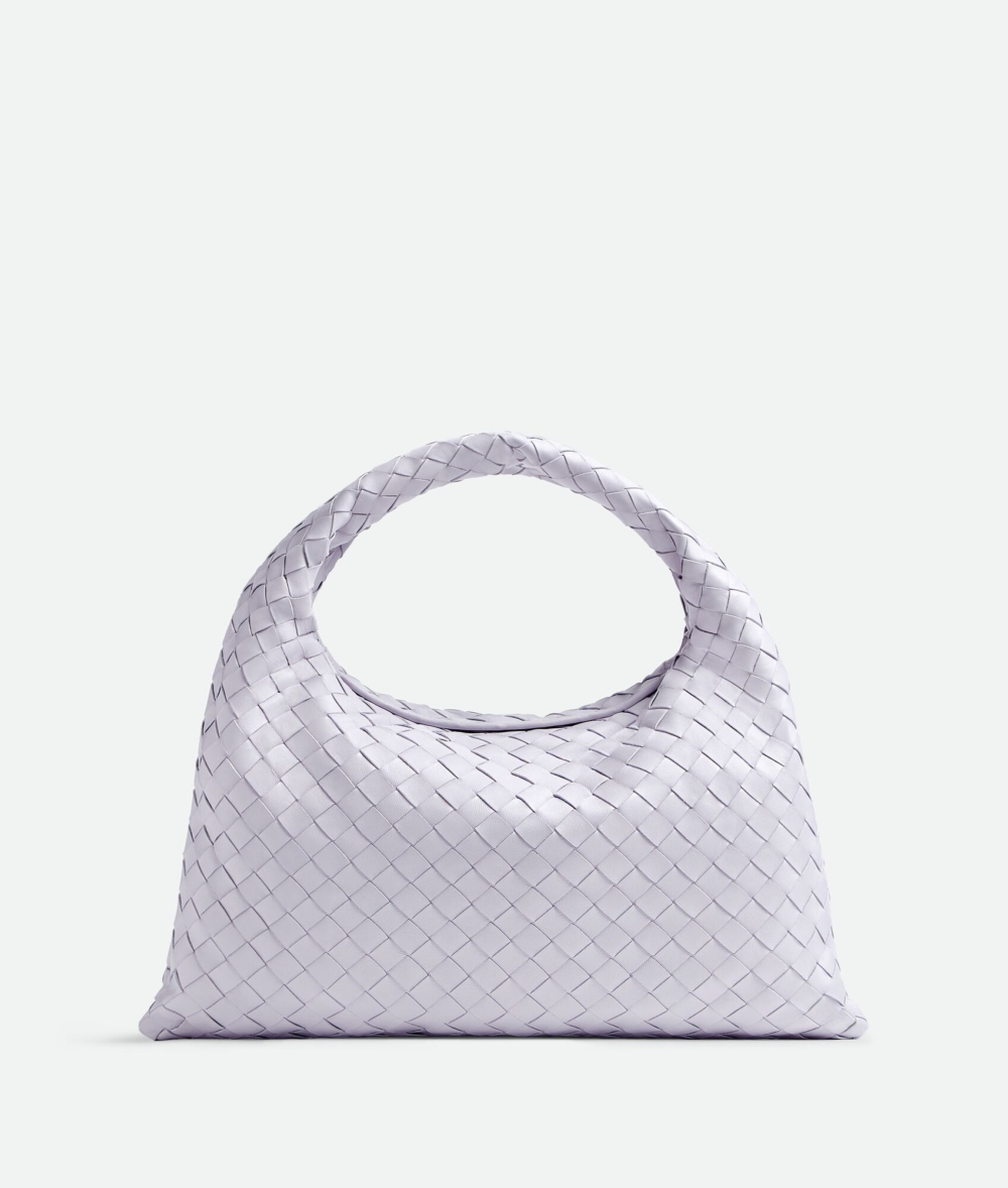 Bottega Veneta一共推出大、小兩種尺寸