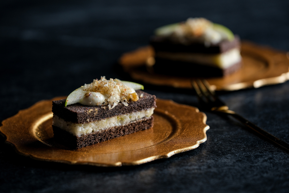 蘋果沙律三文治以黑麥包配搭希臘芝士，加上蘋果及椰菜等高抗氧食材，清新開胃。