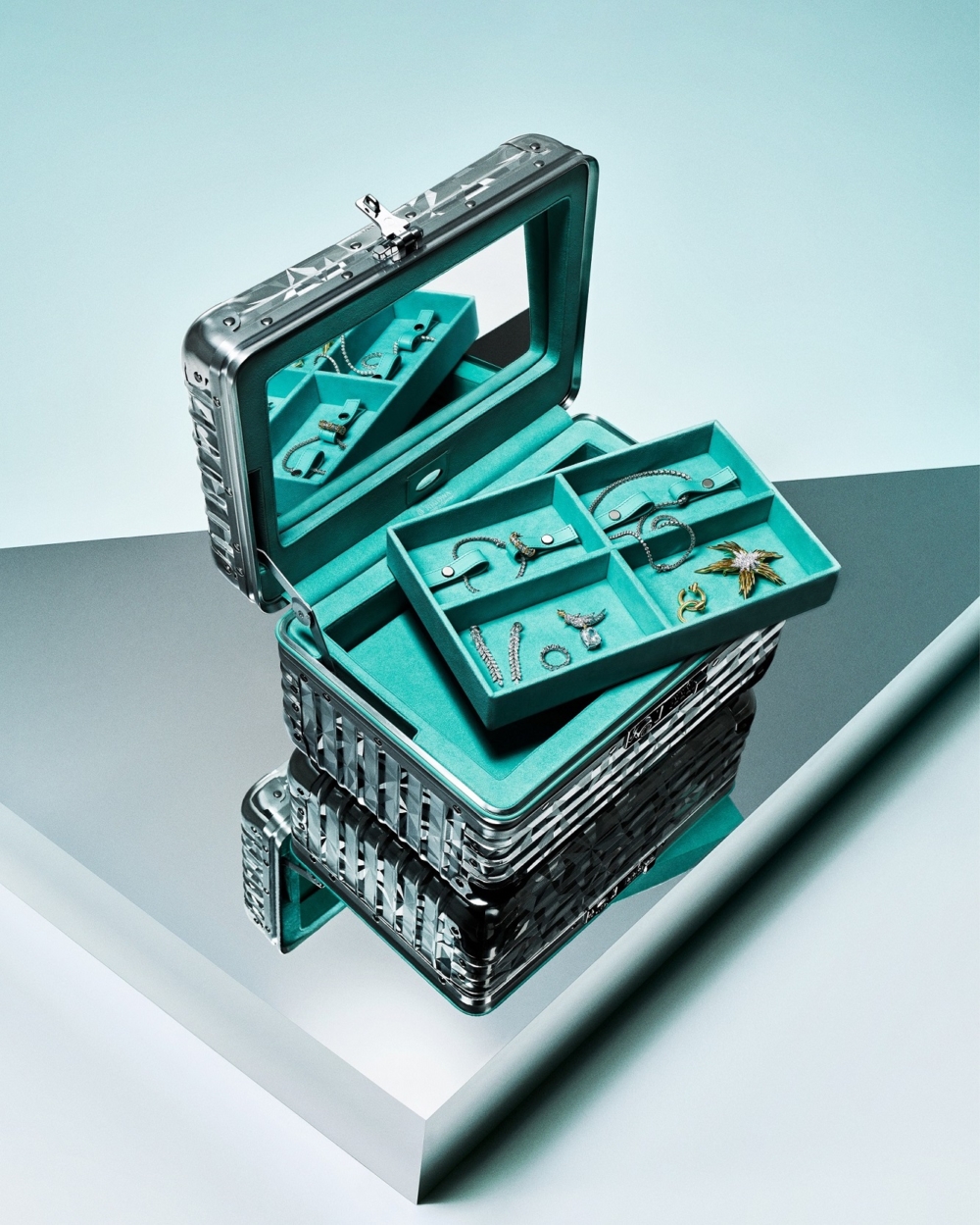 Rimowa x Tiffany & Co.限量聯名系列珠寶收納箱。