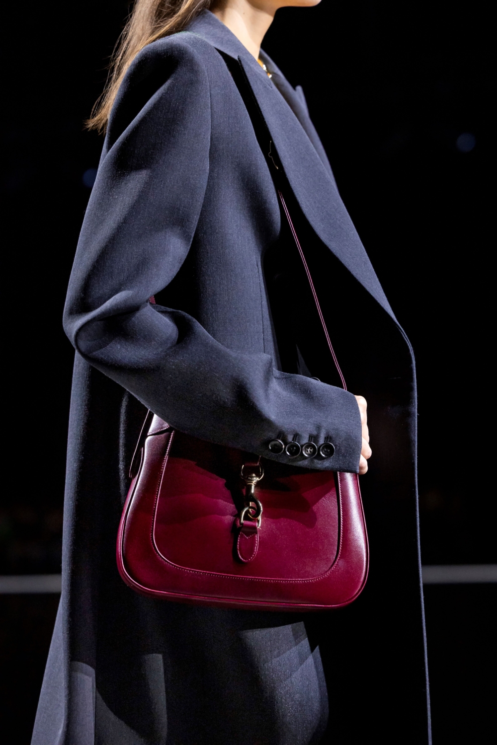 Gucci 「Ancora」2024春夏系列手袋亮點1:添上一抹Ancora Rosso酒紅色