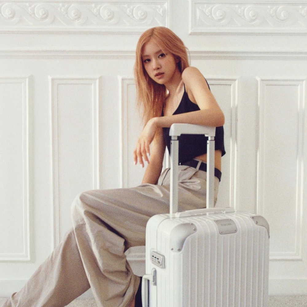 Rosé驚喜現身Rimowa新形象大片。