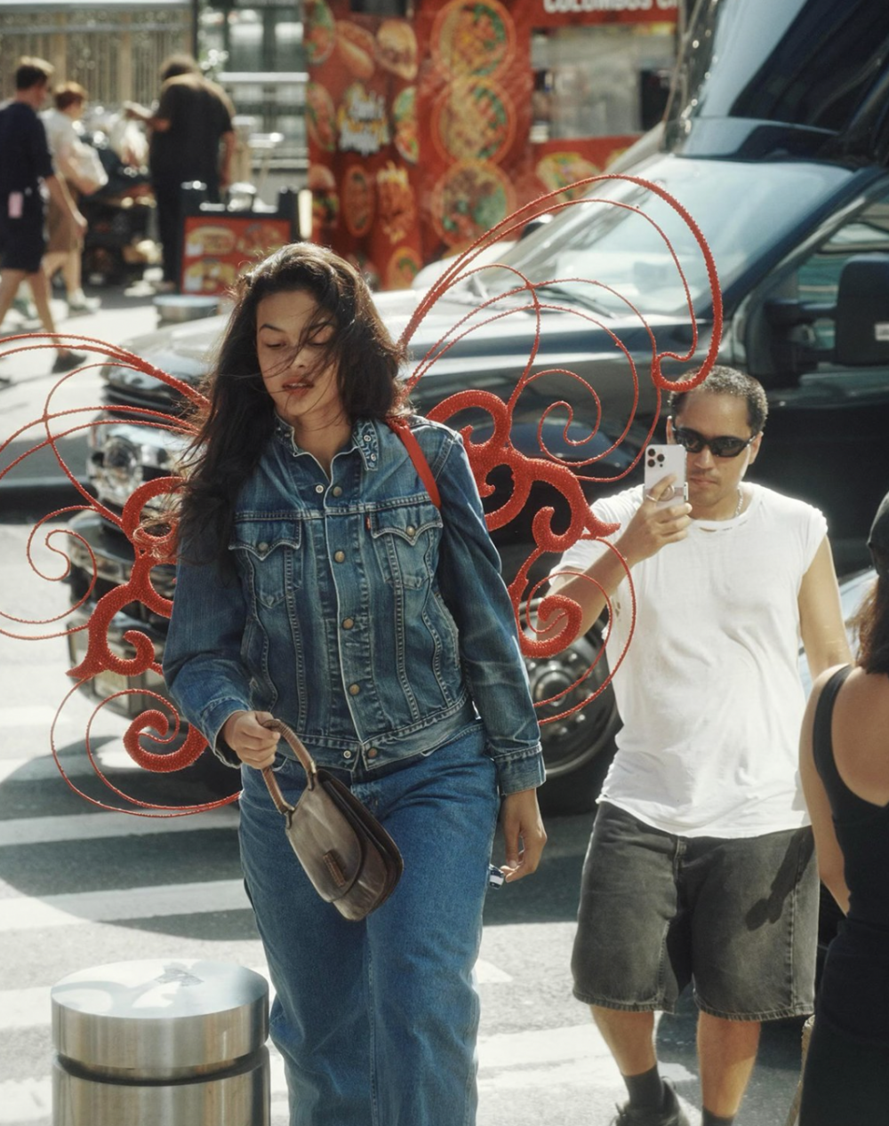 Devyn Garcia穿上許久不見的維密天使翅膀。