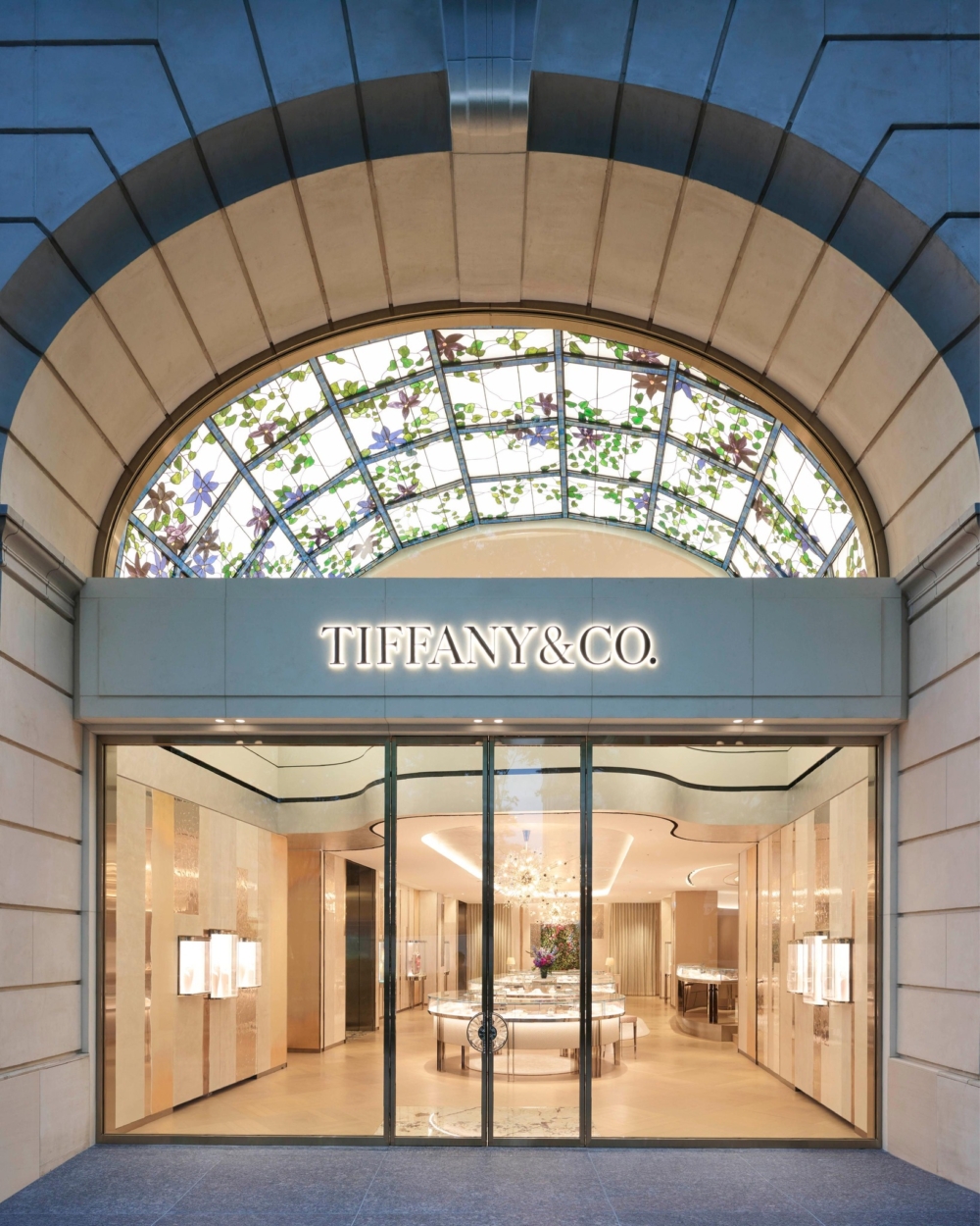 新店面即將率先亮相將於10月於品牌全球店面推出的新款以及獨特樣式