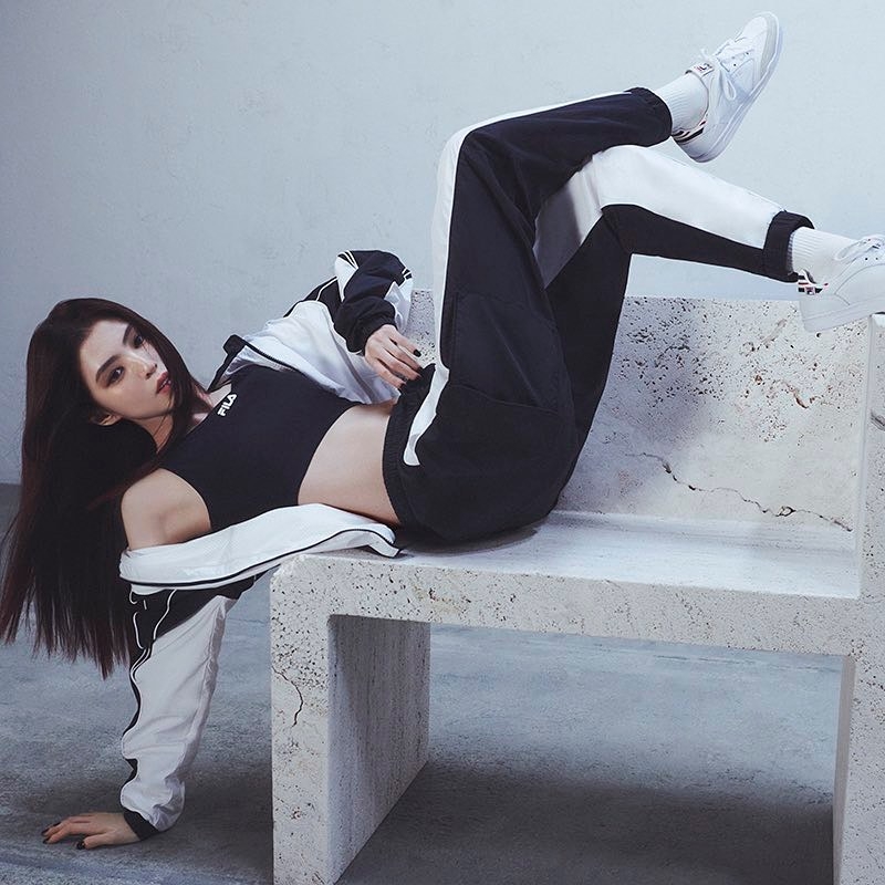 喜歡到戶外走走、運動健身的女孩,不妨取經韓韶禧的運動穿搭