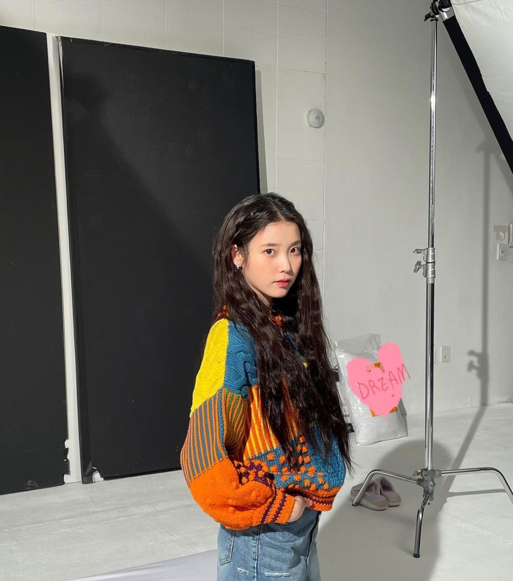 韓國女星「嬉皮捲」造型3:IU