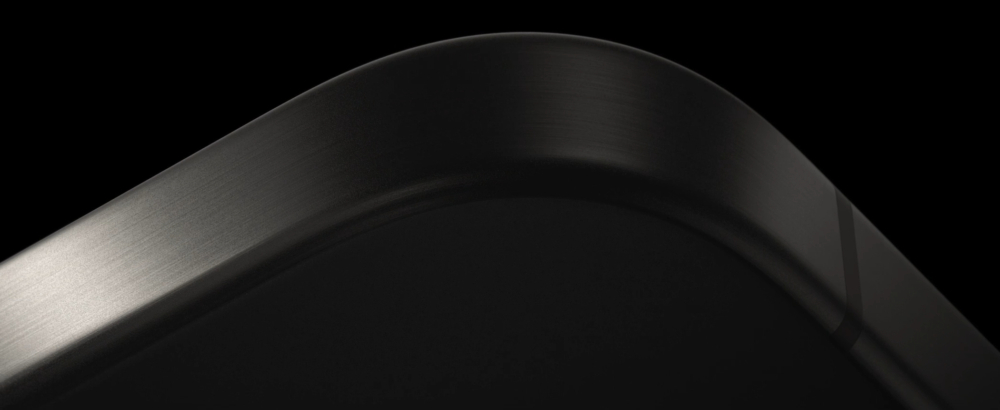 iPhone 15 Pro、iPhone 15 Pro Max材質採用航太等級鈦金屬設計,帶有細膩絲帶紋路