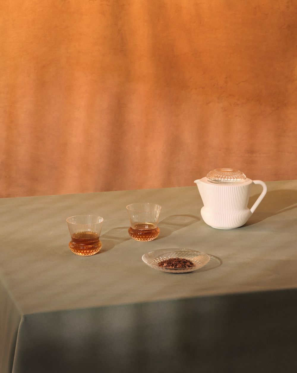 西式茶壺、濃茶品茗杯和碟盤