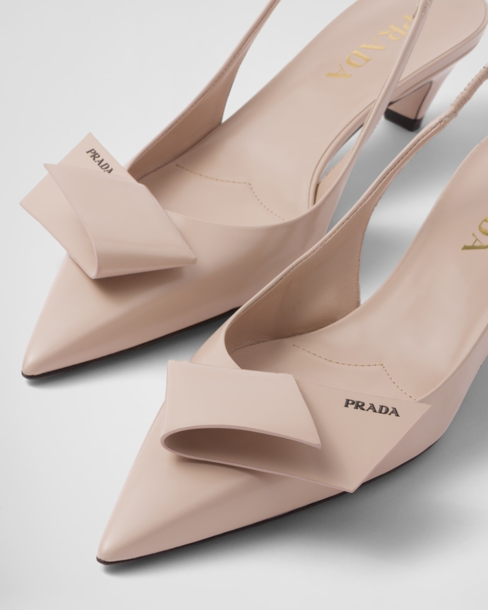 Brushed Leather Slingback Pumps。