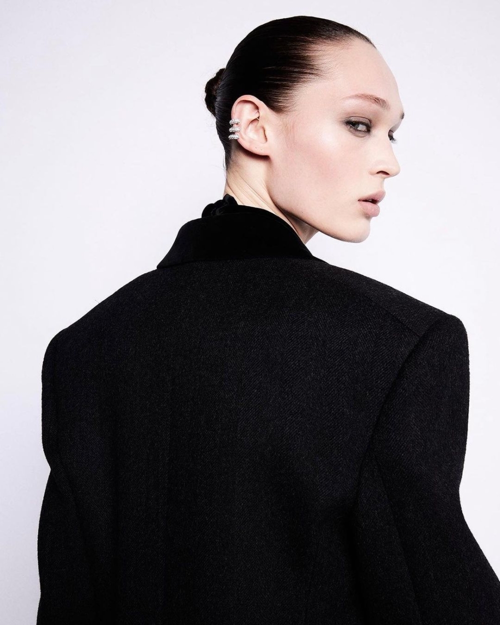 陸續為Alexander McQueen、Acne Studios和Givenchy等大牌走秀