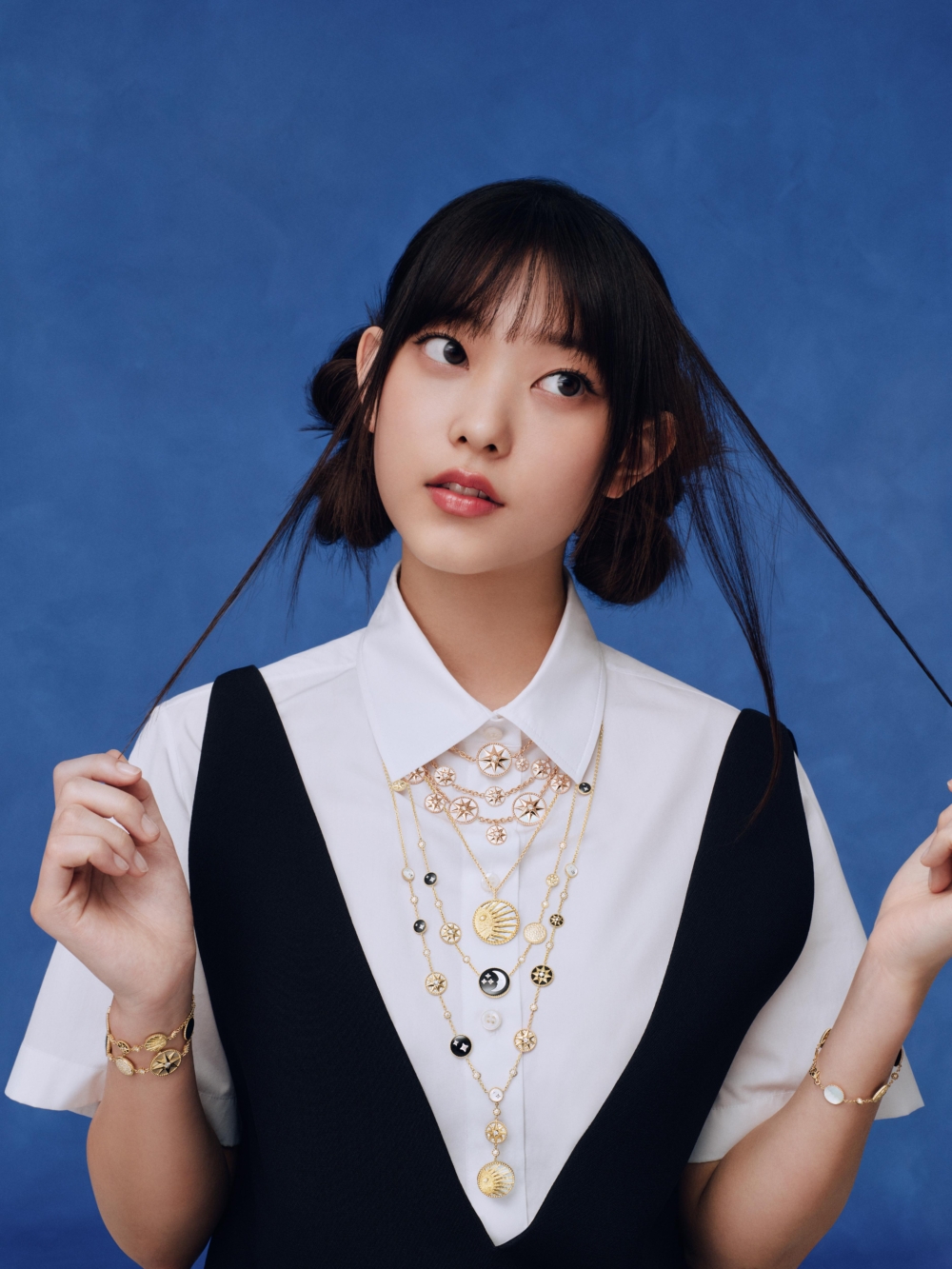 Haerin親身演繹Dior經典「Rose des Vents」珠寶系列