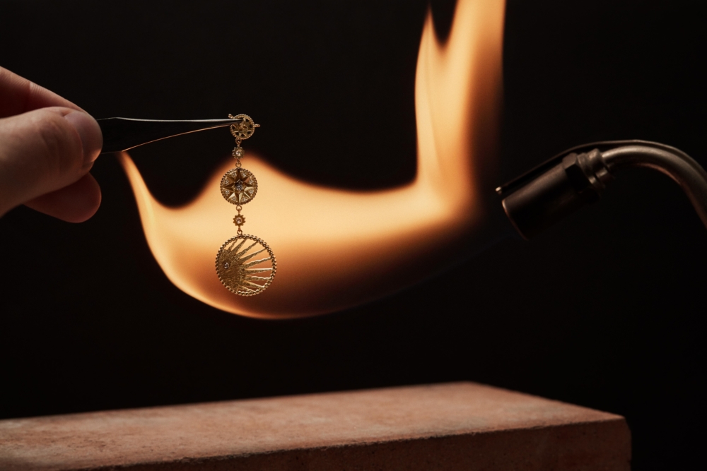 「Rose des Vents」珠寶系列靈感源自Christian Dior的童年故居「Rhumbs」莊園別墅