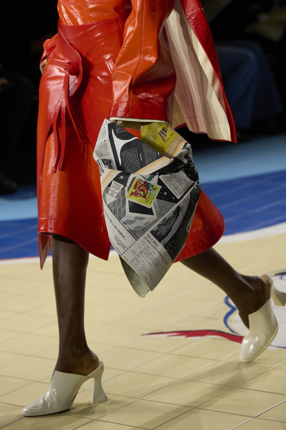 Bottega Veneta 2024春夏系列亮點手袋6:報紙手袋