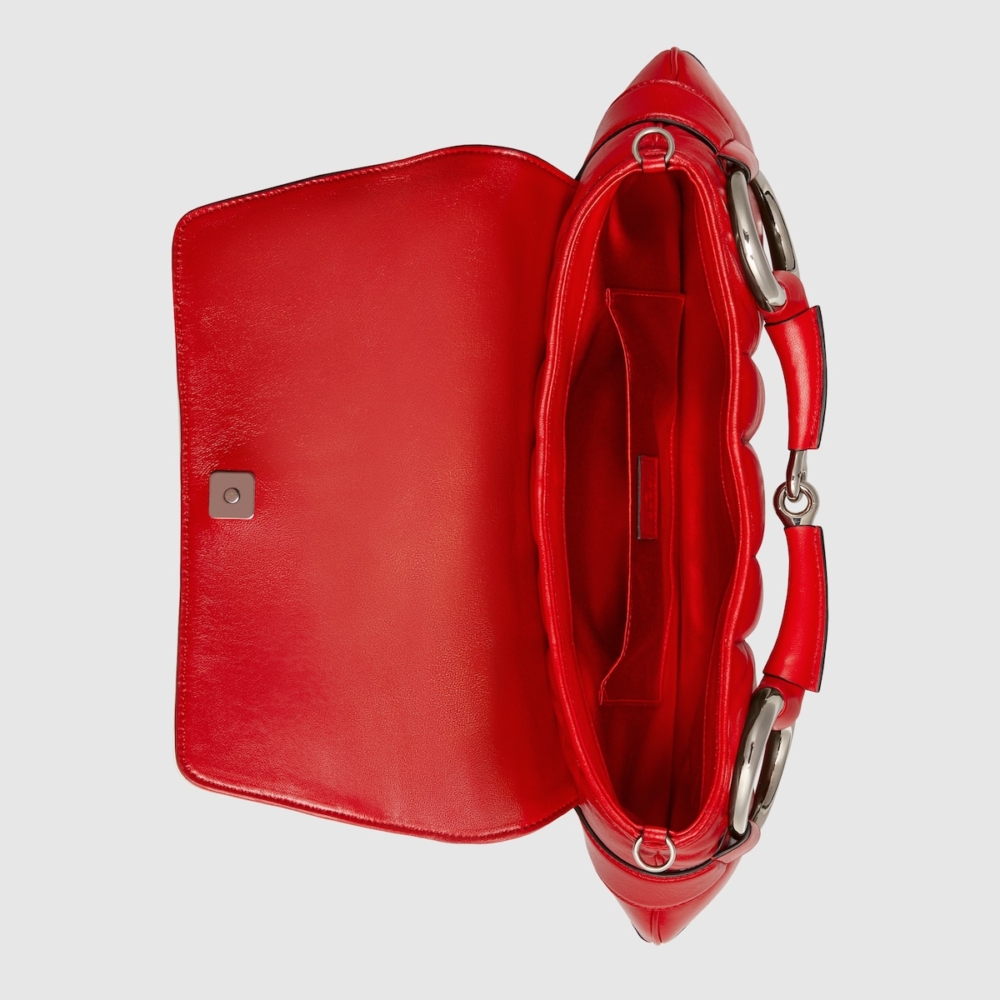 內部空間還附有一個內部貼袋,方便收納各種小物