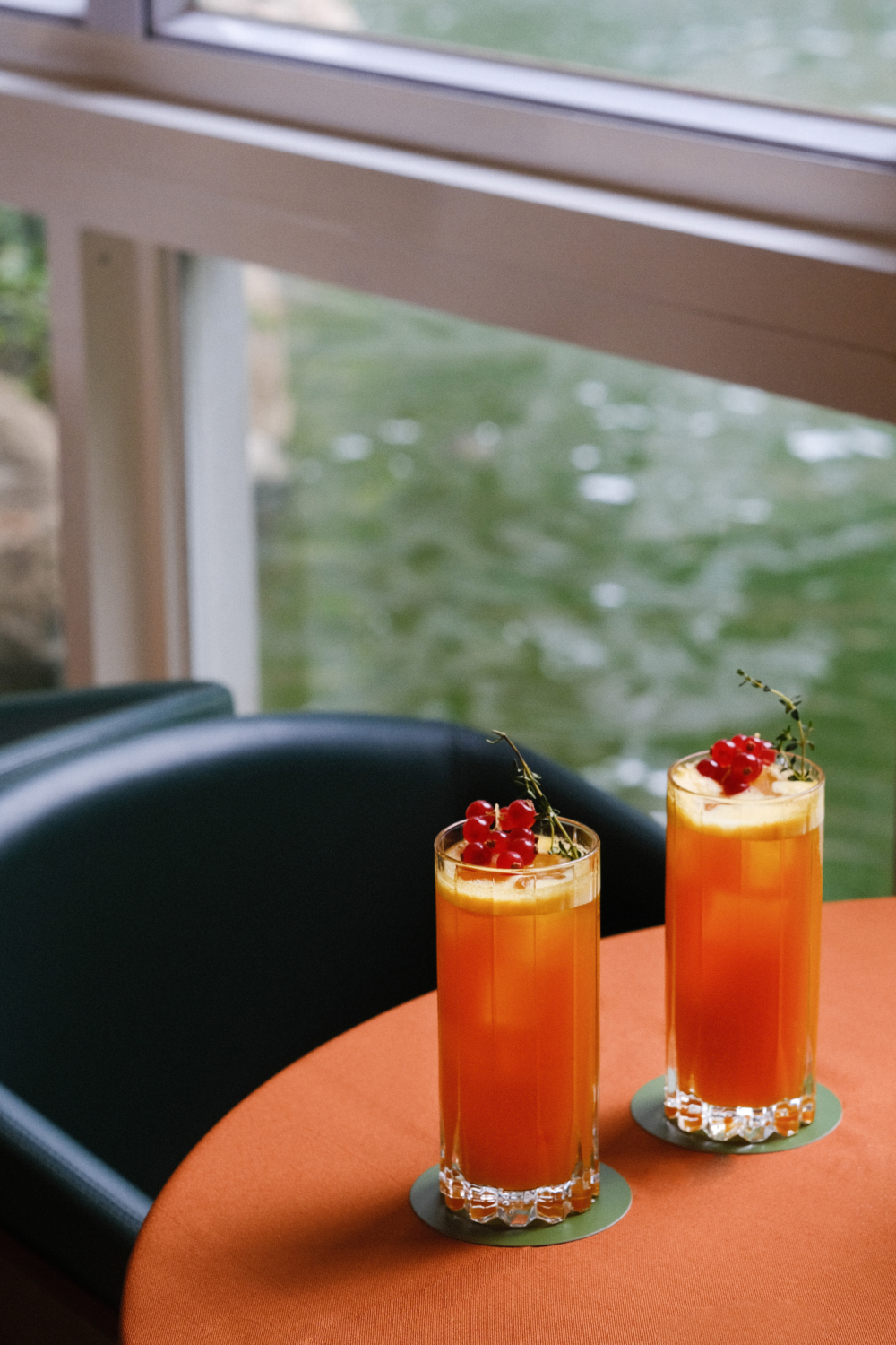 以韓國人參莓果茶製成的特飲鳳梨薑黃人參莓果茶，滋味健康，值得一試。