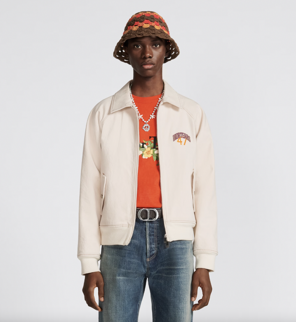  穿上Lisa的同款。