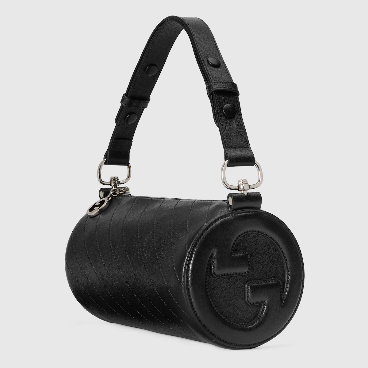 全新迷你包小圓筒包則將Interlocking G作為兩側的圓形圖案