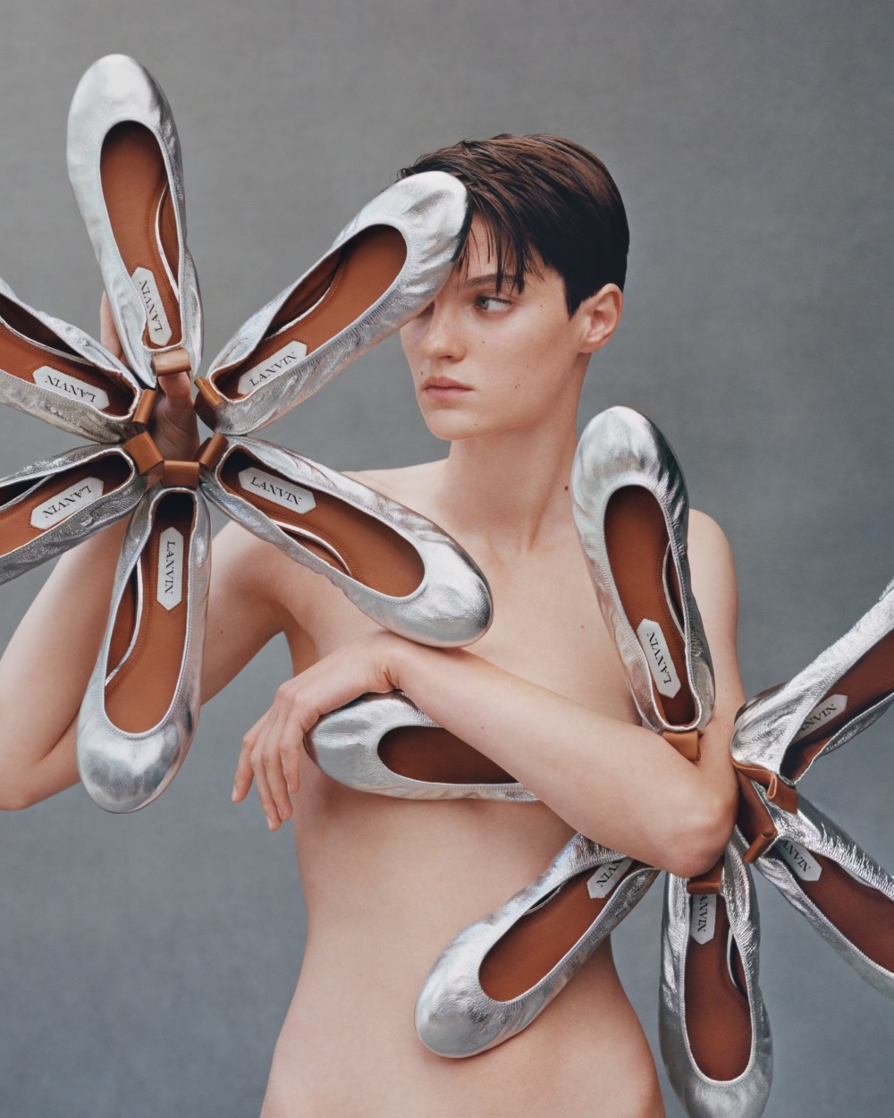 Lanvin經典芭蕾舞平底鞋重回時尚舞台。