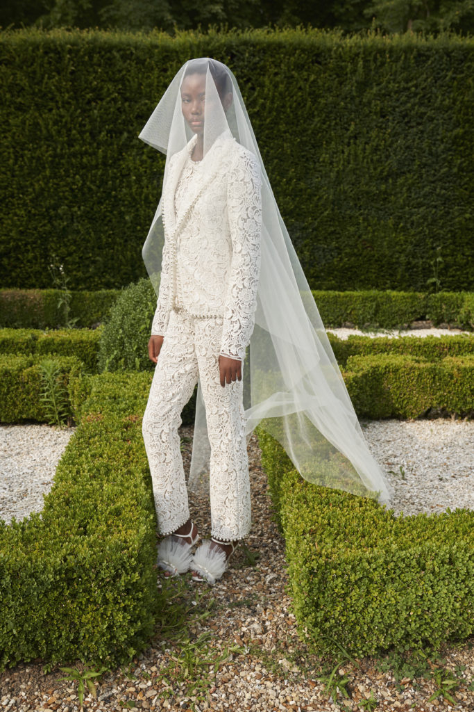 Giambattista Valli剪裁考究的西裝