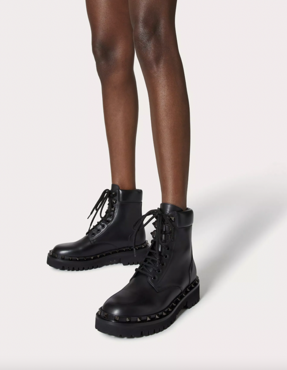 秋冬之際,我們都會需要一雙時髦的靴子。