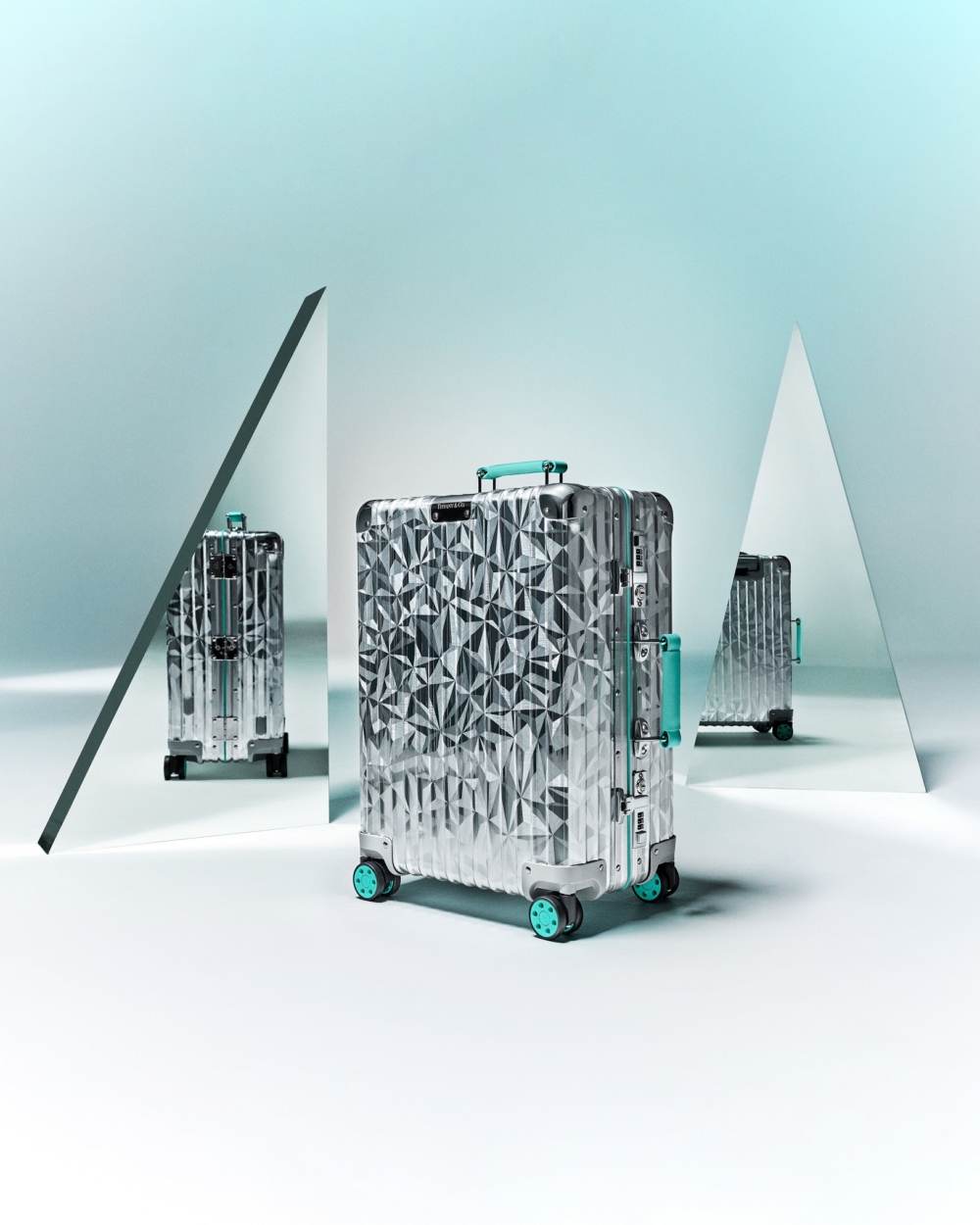 Rimowa x Tiffany & Co.限量聯名系列登機箱。