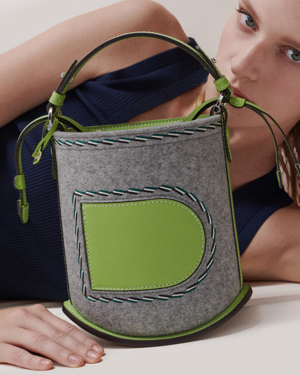 賦予作品全新工藝與中性外觀