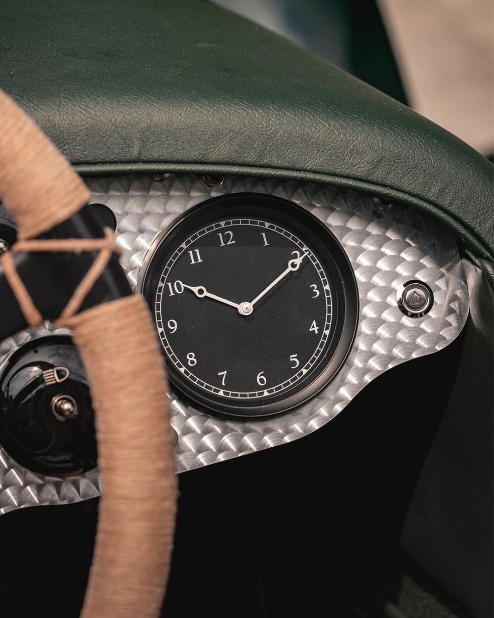 車上的每一個細節。 