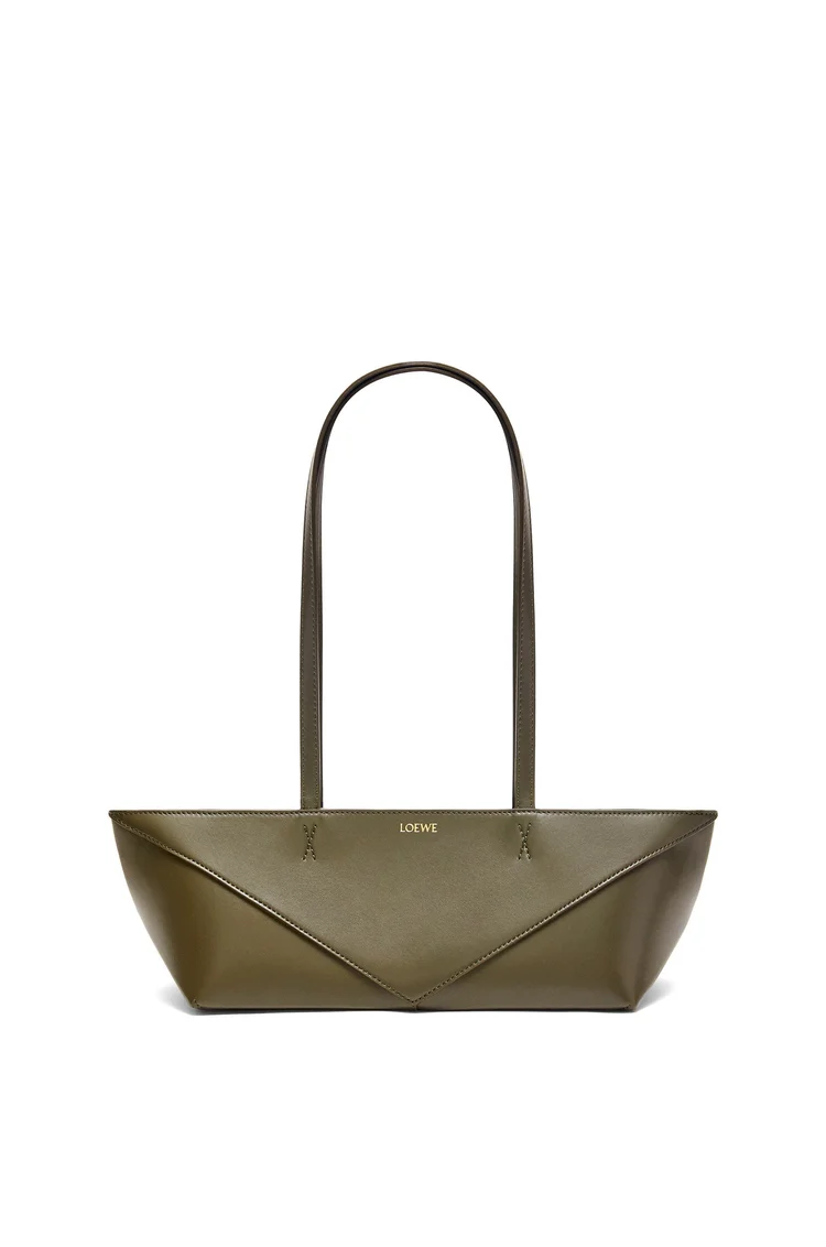 深卡其綠的Cropped Puzzle Fold Bag in Shiny Calfskin。
