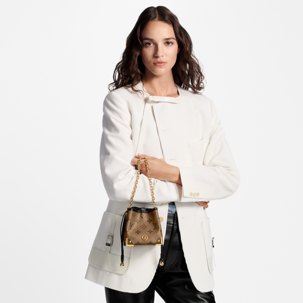 方方正正的設計源自於韓國象徵著好運的傳統包款「福袋」