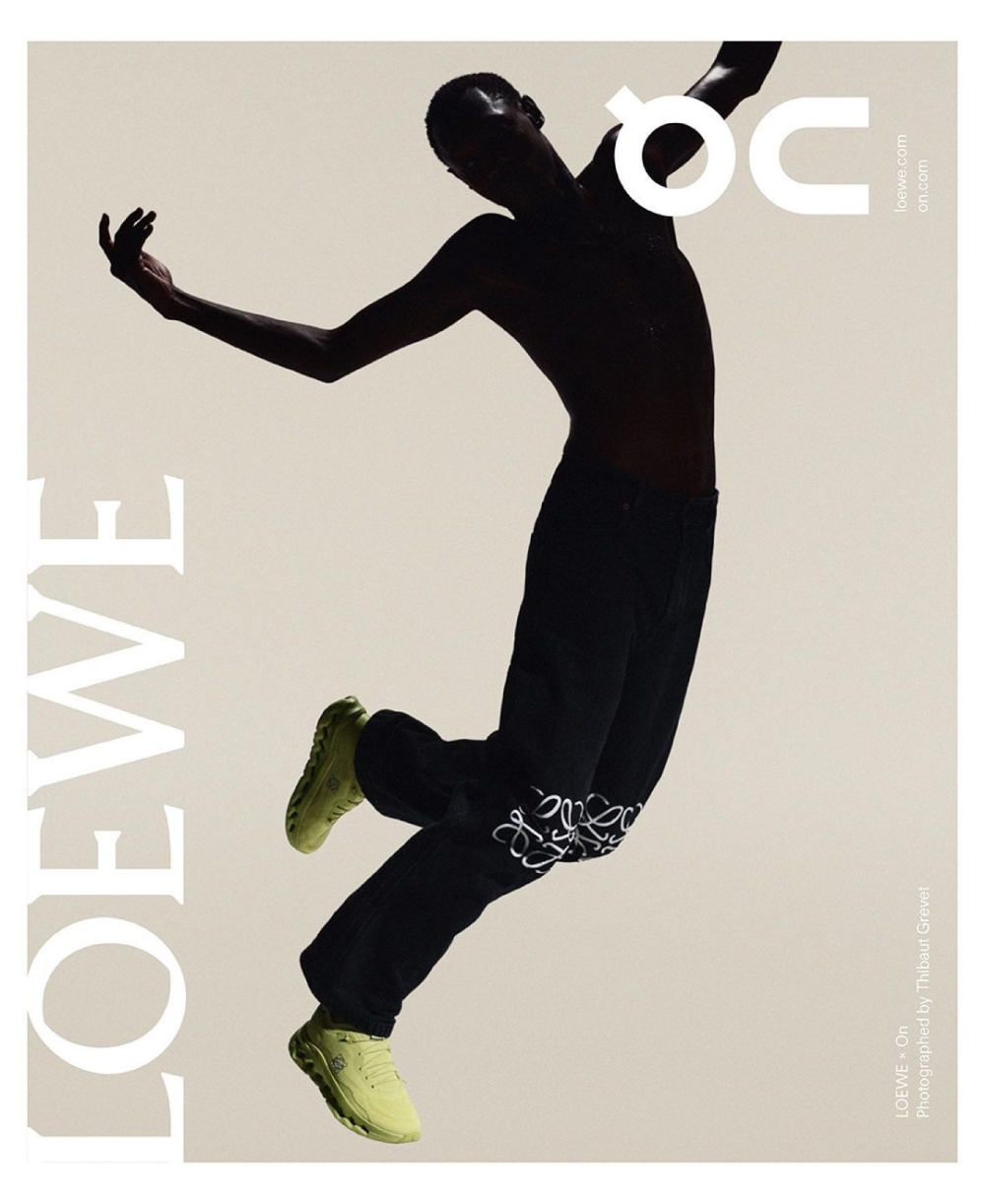 流線型的鞋身,外底選用EVA發泡材料