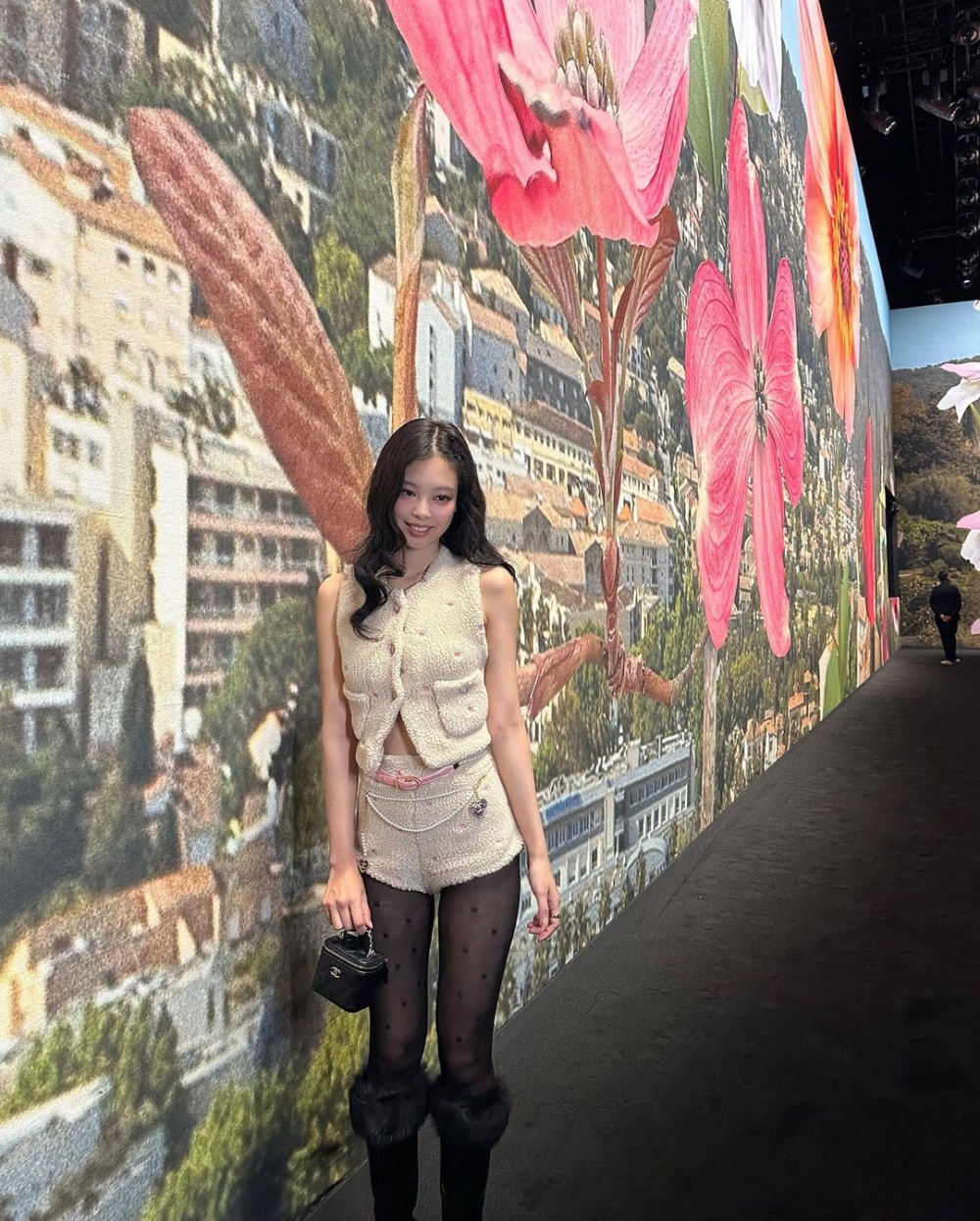 Jennie現身CHANEL秀場
