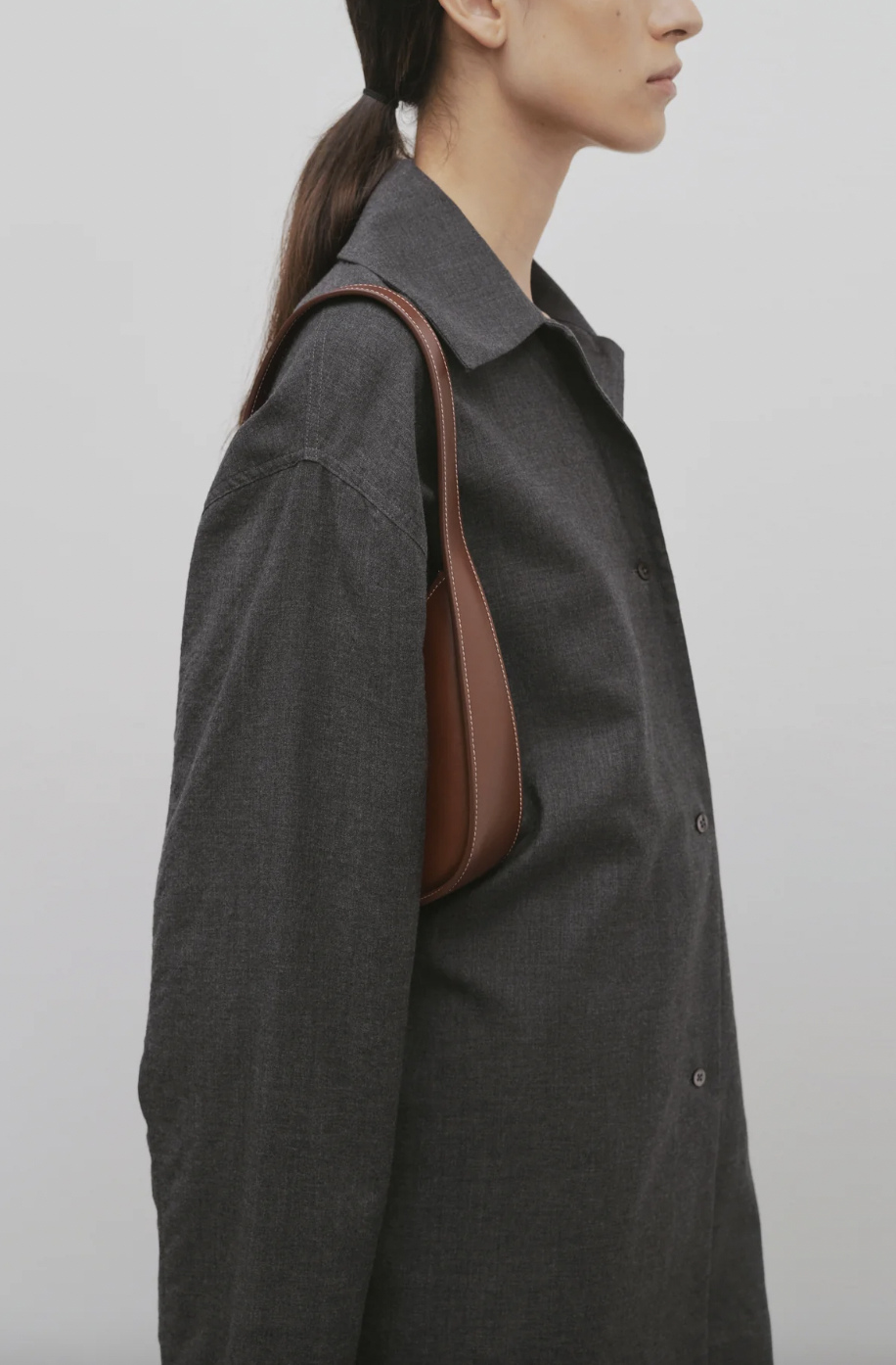 Half Moon Bag in Leather。