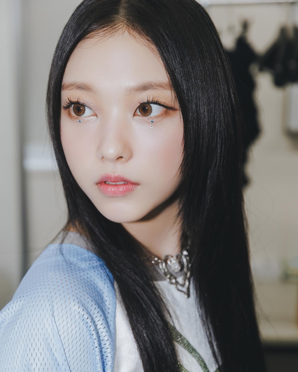 在下眼瞼點綴一顆水鑽就讓眼妝充滿可愛小細節