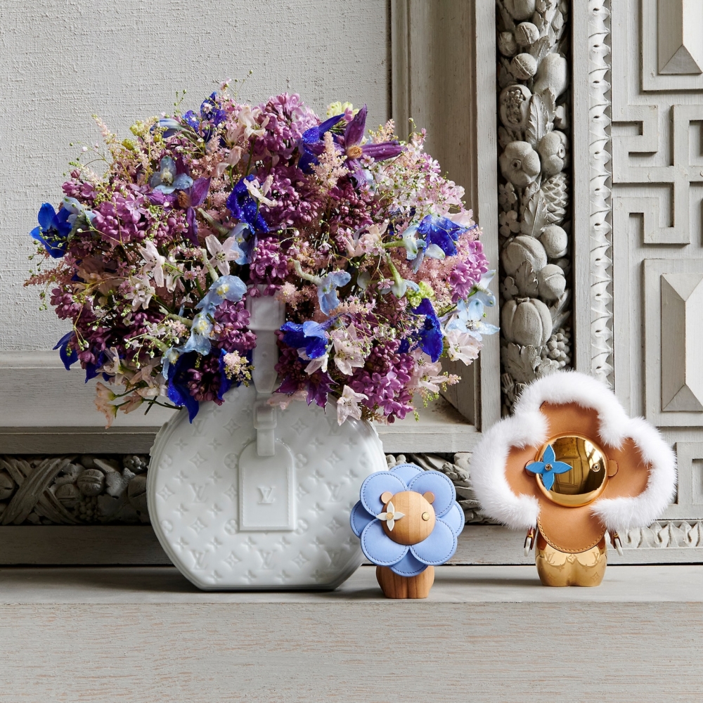 化作既優雅又有趣的純白陶瓷花瓶