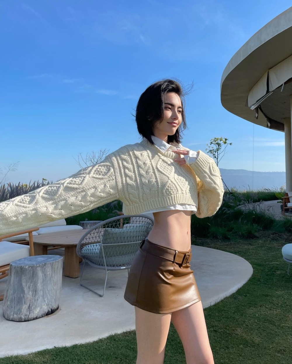 身材纖細的Davika Hoorne也不吝於大顯好身材