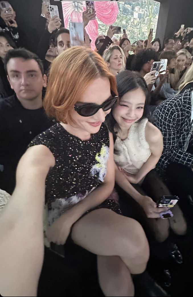 與她一同演出《The Idol》的荷里活女星Hari Nef