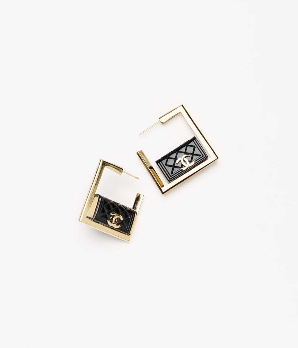 帶有幾何感的CHANEL Hoop earrings