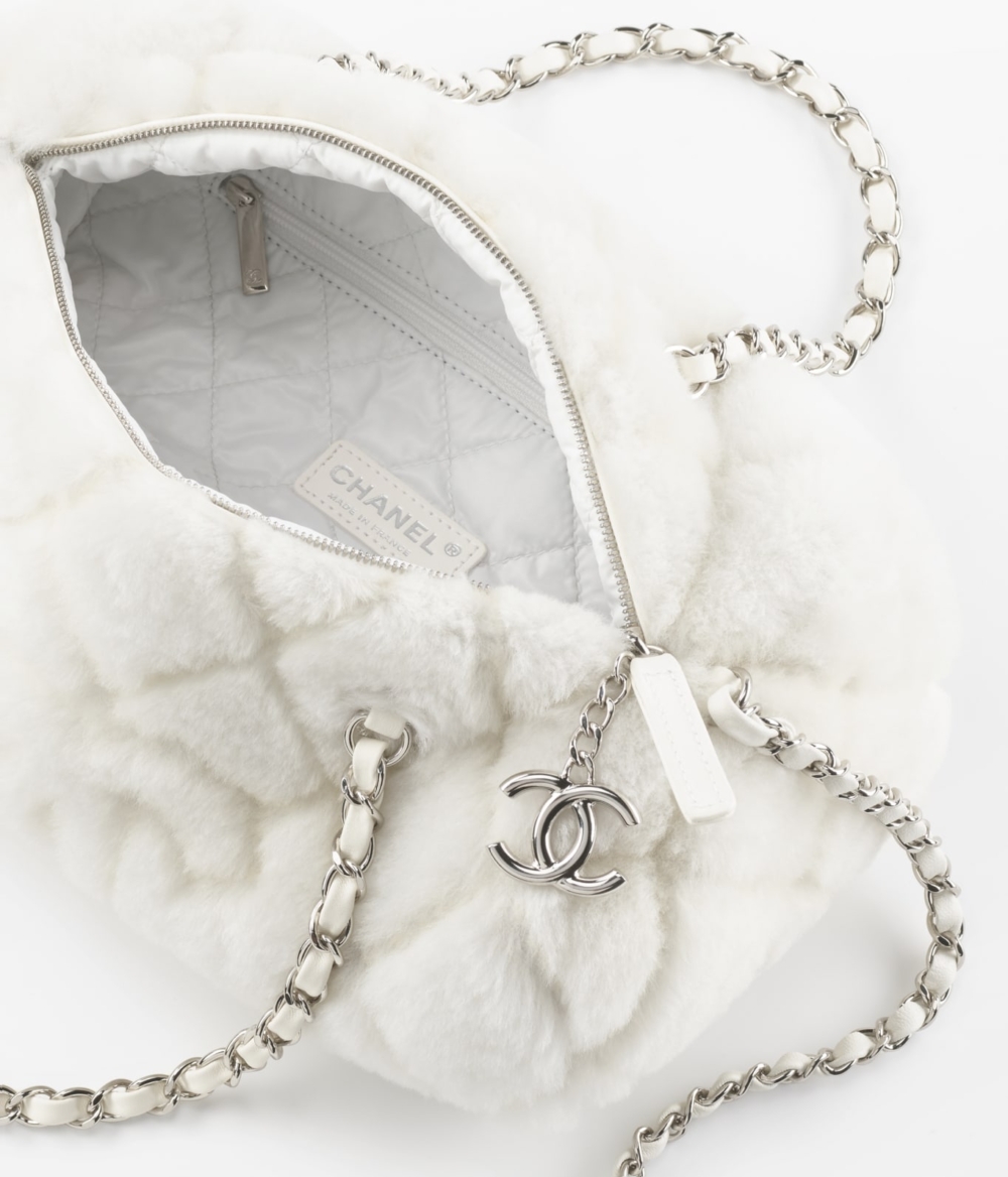 CHANEL 2023/24 Coco Neige系列單品:小號保齡球袋Small Bowling Bag