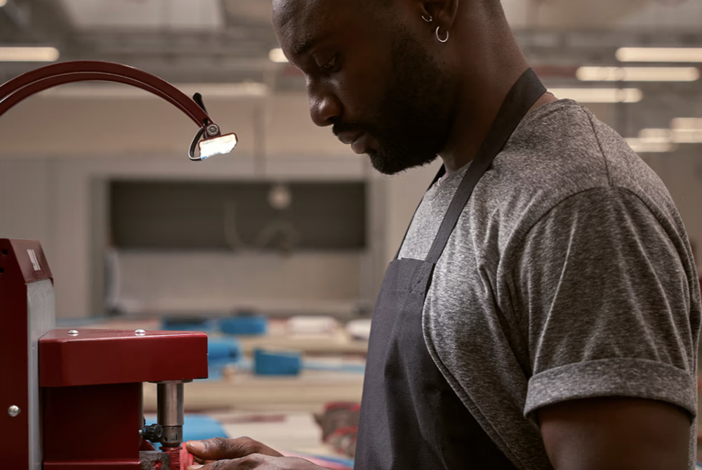 並且在畢業後保證就業。