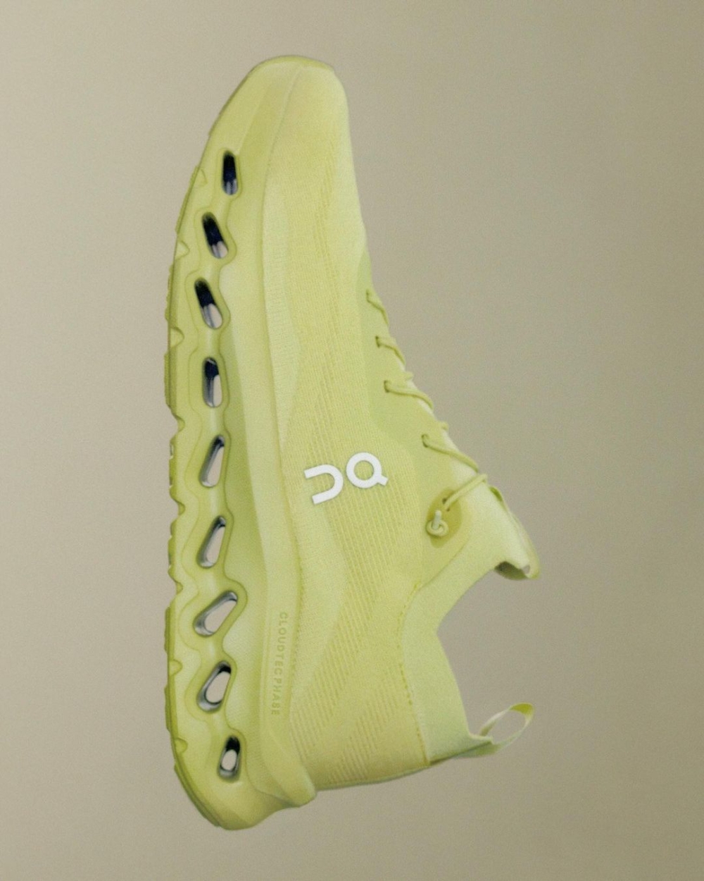 一共推出純白、純黑、檸檬綠、紫玫瑰色、海軍藍