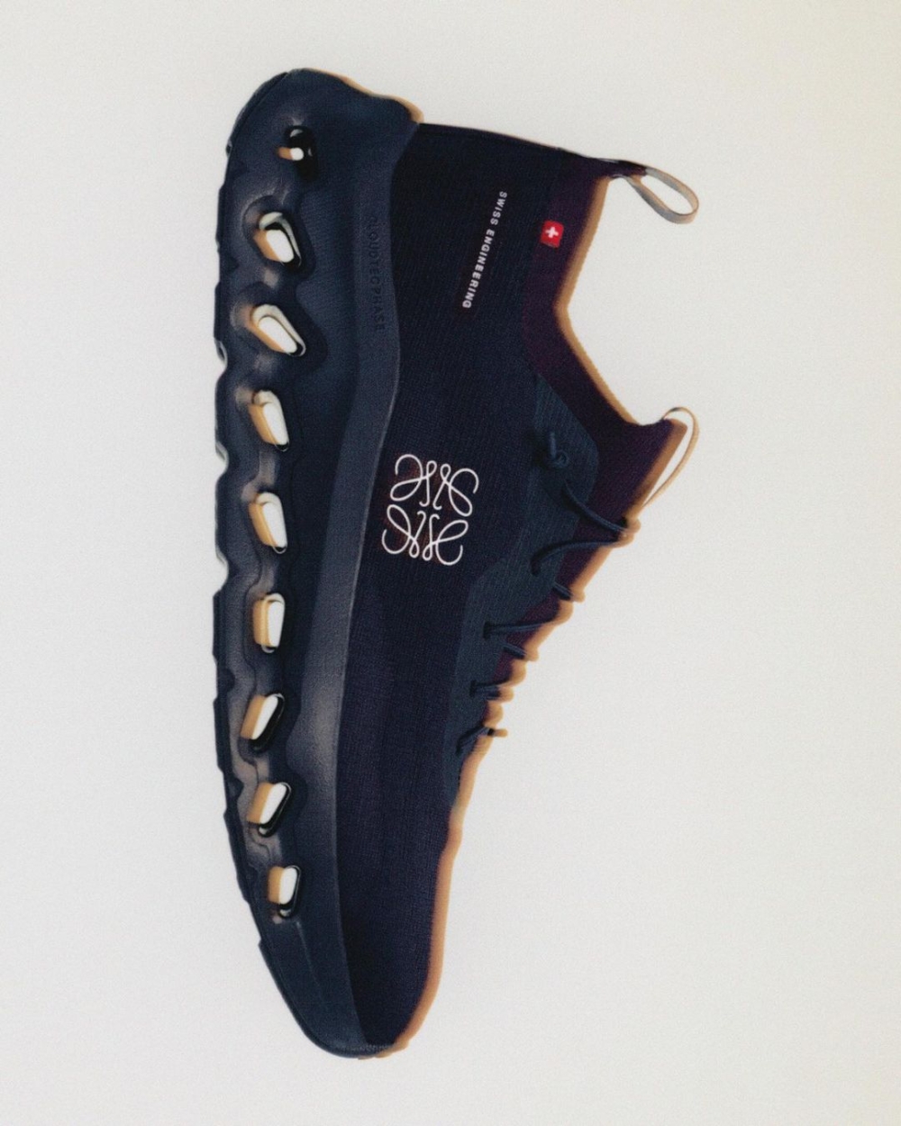 LOEWE × On Cloud Tilt聯名鞋款將於10月12日正式上架