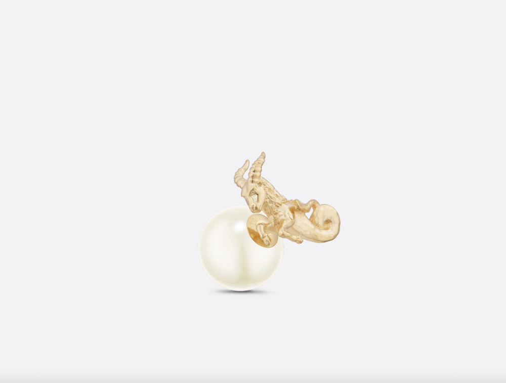 Dior Tribales Capricorn Earring。