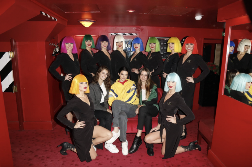 Kendall Jenner、Kaia Gerber、Charlotte Lawrence留下的合照。