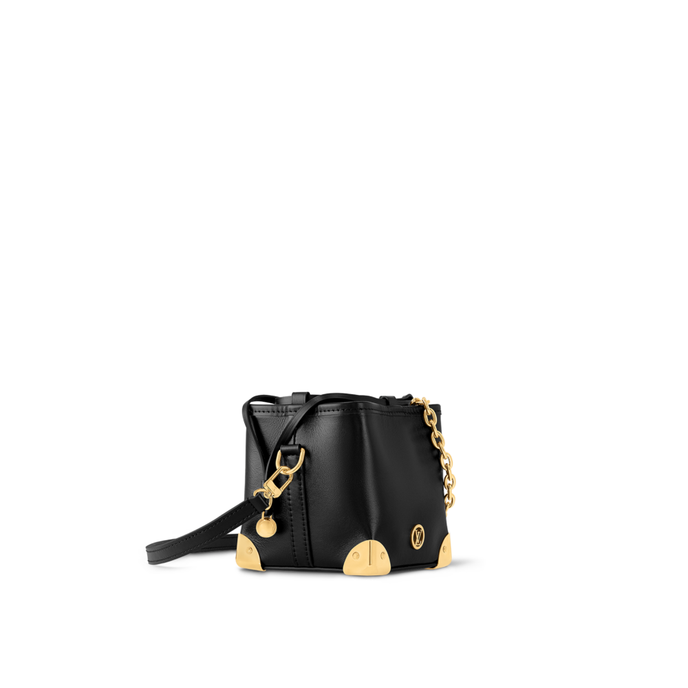 四個角設有金屬五金