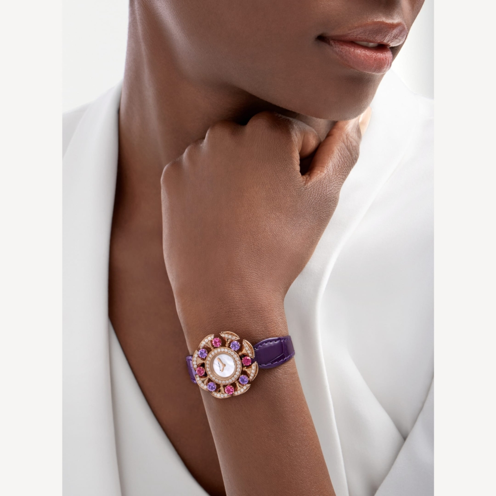 微微顫動的結構讓鑽石搖曳生姿