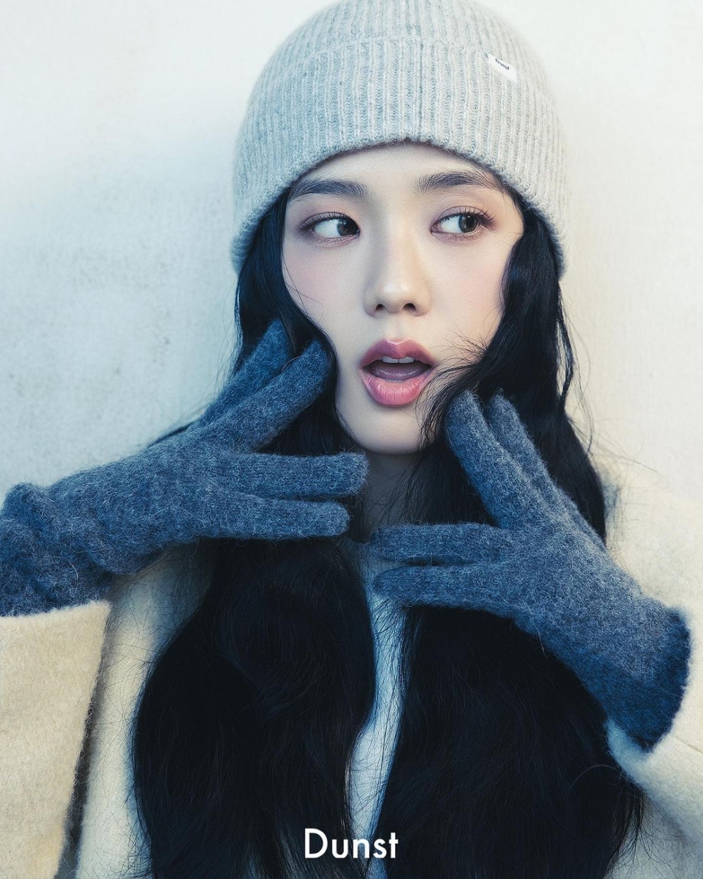 毛帽、保暖長靴、襪子和圍巾等單品也紛紛出動