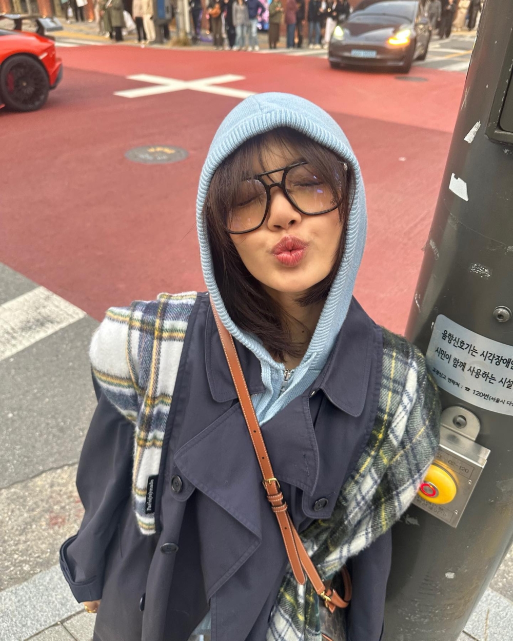 在火辣辣的瘋馬秀結束後,BLACKPINK Lisa迎接了度假之旅