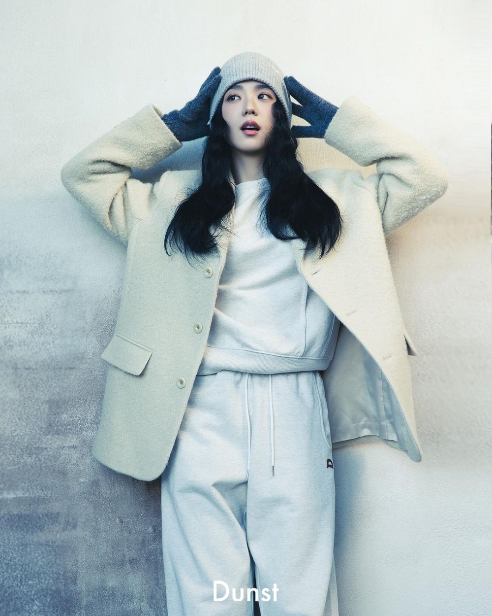 披上柔和的色調,在冬天裡製造令人怦然心動的俏皮形象