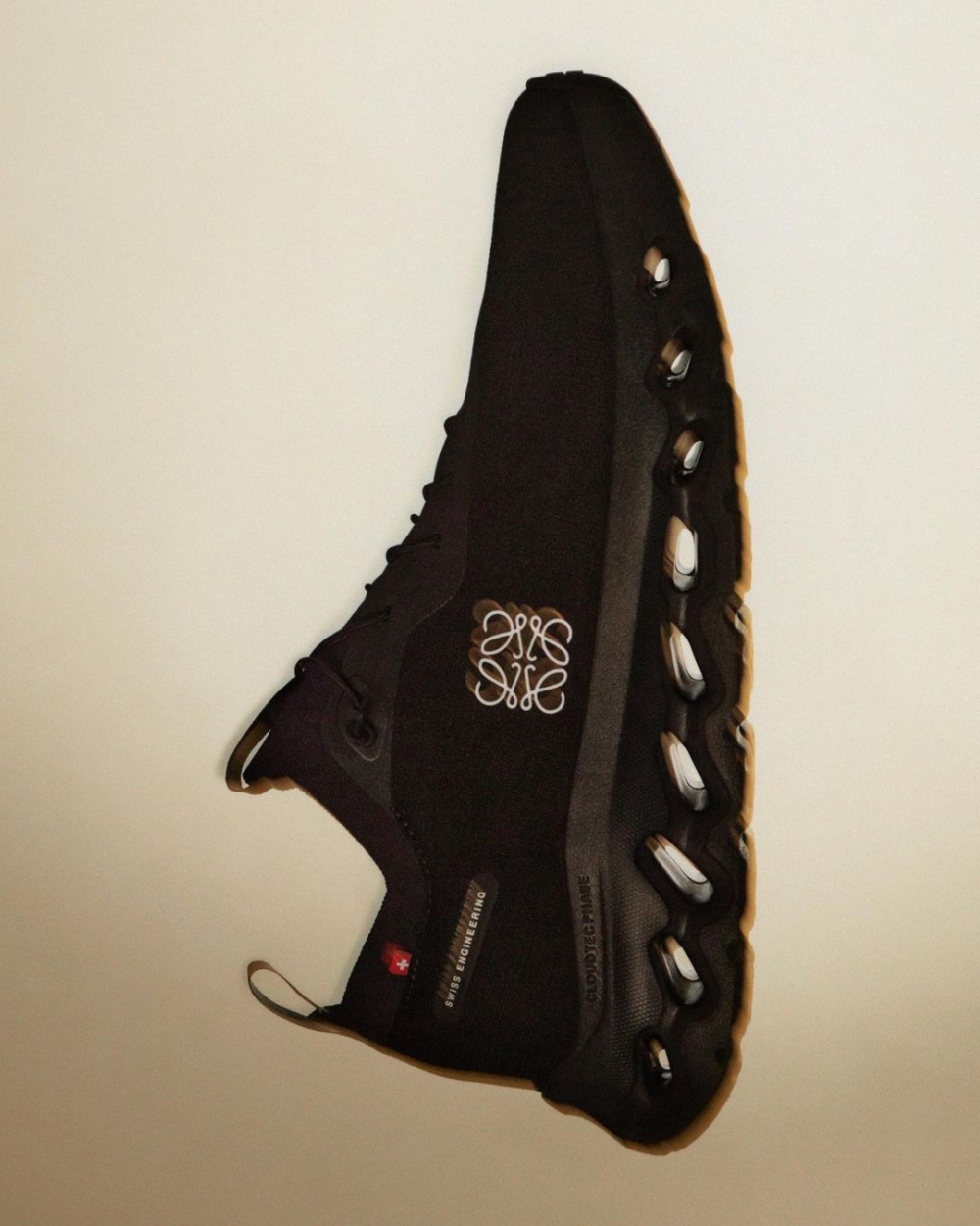 一共推出純白、純黑、檸檬綠、紫玫瑰色、海軍藍