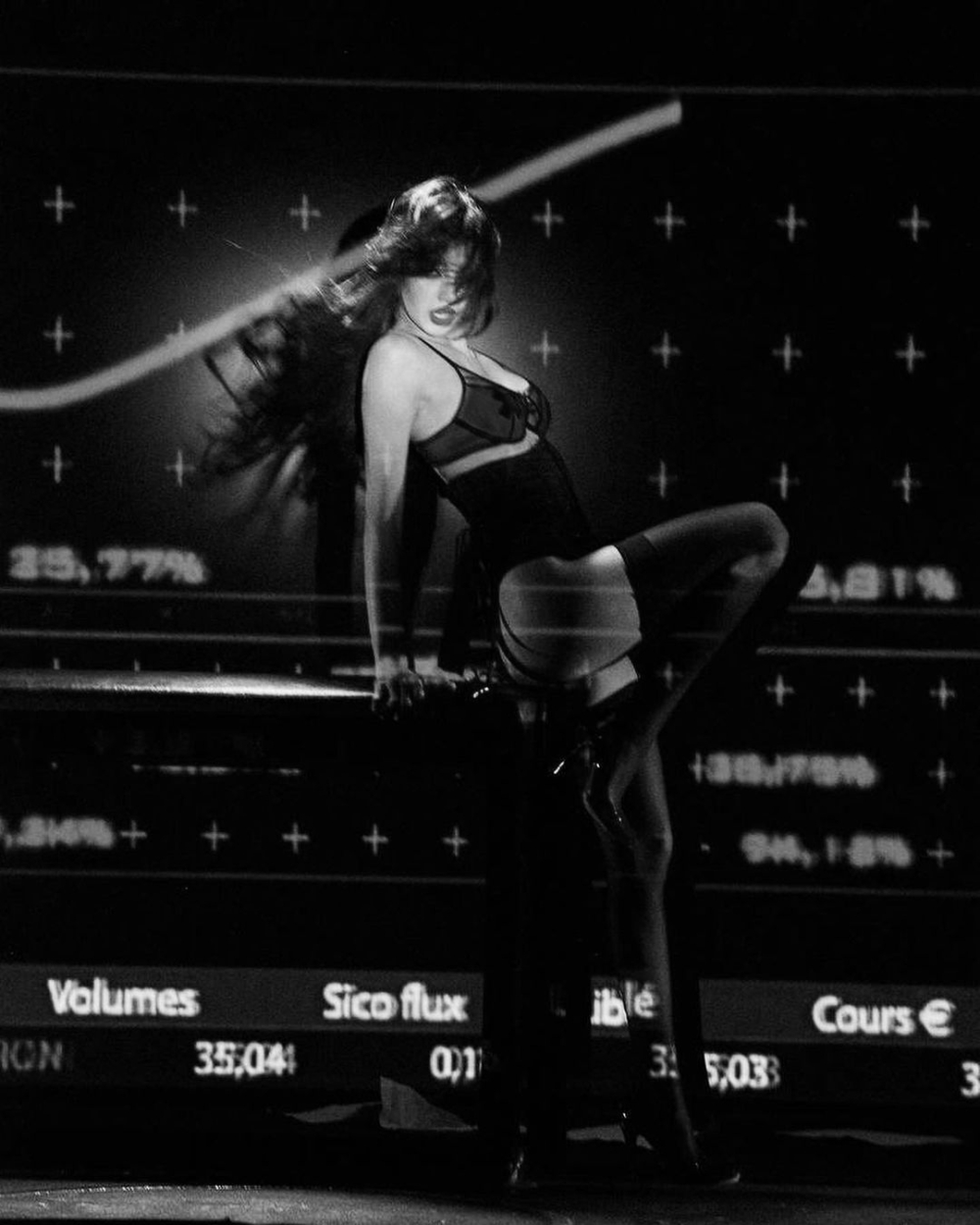 Lisa在瘋馬秀表演時的身影。