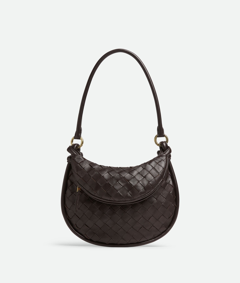 首次出現在Bottega Veneta 2023年秋冬時裝秀上的Gemelli包